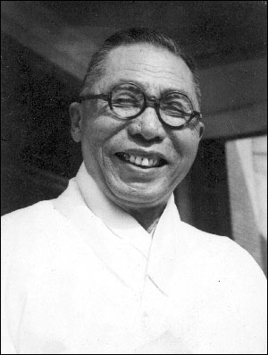 Kim Gu in 1949.jpg