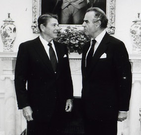 Oliver Wright and Ronald Reagan 1982.jpg