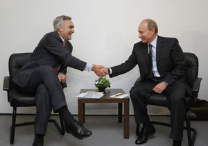 2010-06-30 Vladimir Putin, Peter Löscher (2).jpeg