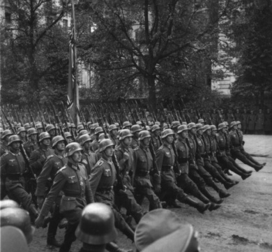 German troops parade through Warsaw in 1939